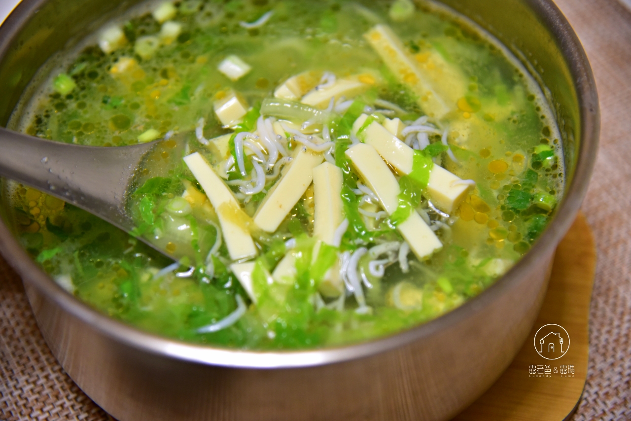 魩仔魚豆腐羹湯食譜｜鮮美的吻仔魚做湯，加入青菜豆腐爽口又美味 @露老爸&amp;露瑪