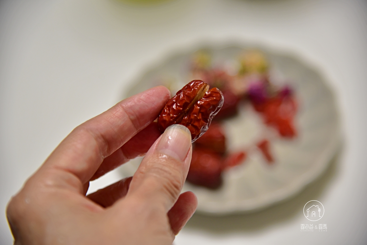 冬天養生茶食譜｜甘甜帶香暖身的紅棗枸杞花旗蔘加上玫瑰花茶