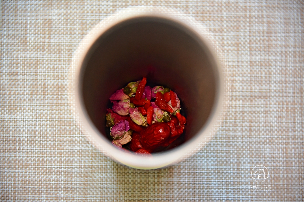 冬天養生茶食譜｜甘甜帶香暖身的紅棗枸杞花旗蔘加上玫瑰花茶