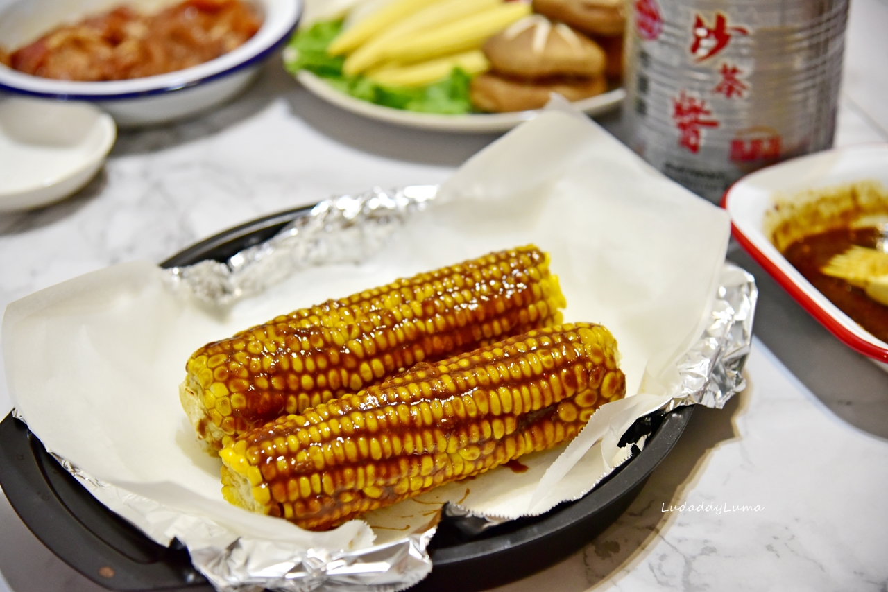 【食譜】夜市烤玉米醬汁做法｜自製烤箱版排隊美食