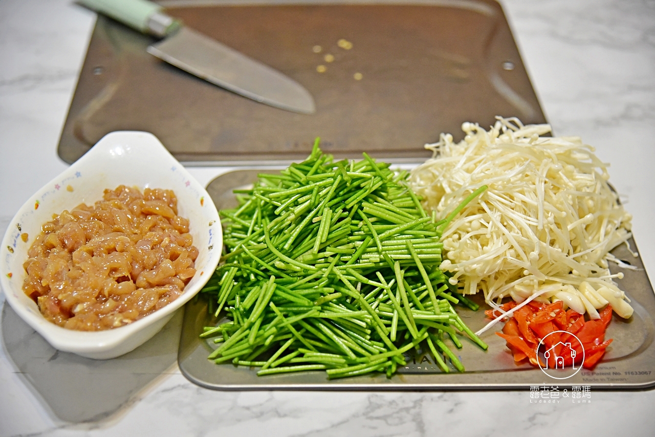 【食譜】水蓮炒雞肉｜爽脆水蓮炒低脂滑嫩的雞肉料理，開胃下飯