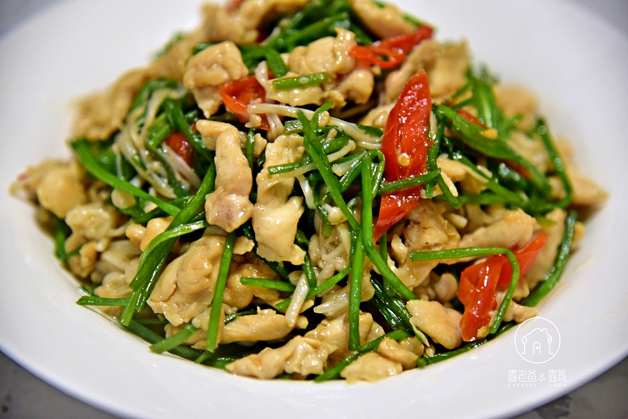 【食譜】水蓮炒雞肉｜爽脆水蓮炒低脂滑嫩的雞肉料理，開胃下飯