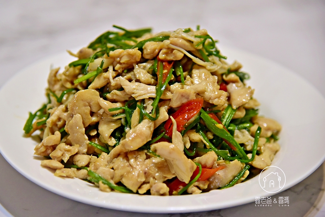 【食譜】水蓮炒雞肉｜爽脆水蓮炒低脂滑嫩的雞肉料理，開胃下飯