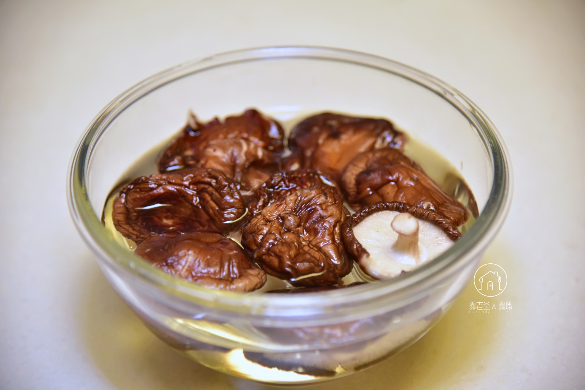 【食譜】剝皮辣椒香菇雞湯｜好吃的做法與小撇步，微辣回甘的經典台灣味