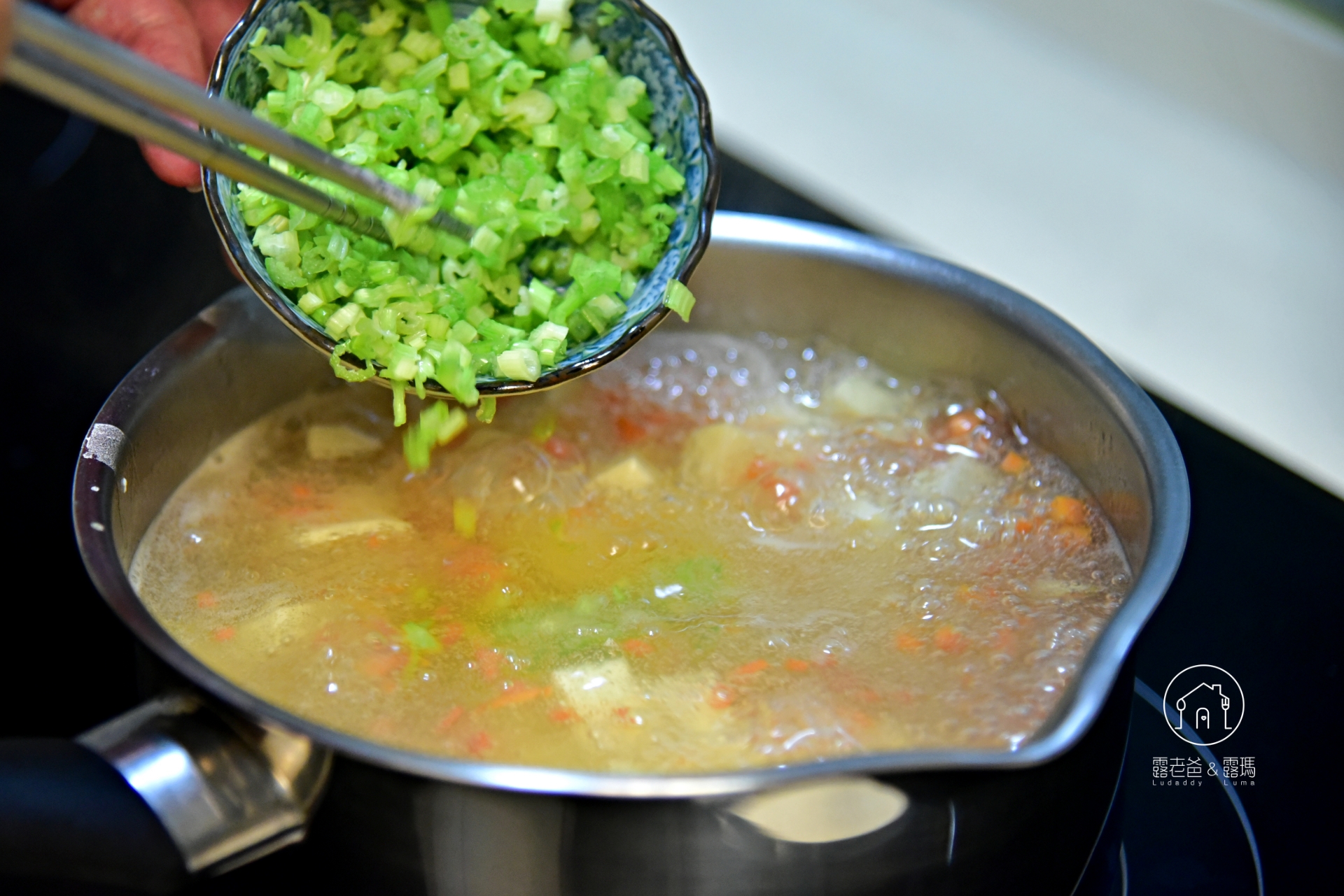 芹菜牛肉豆腐羹食譜|老少咸宜滑嫩順口的羹湯做法 芹菜牛肉豆腐羹食譜|老少咸宜滑嫩順口的羹湯做法