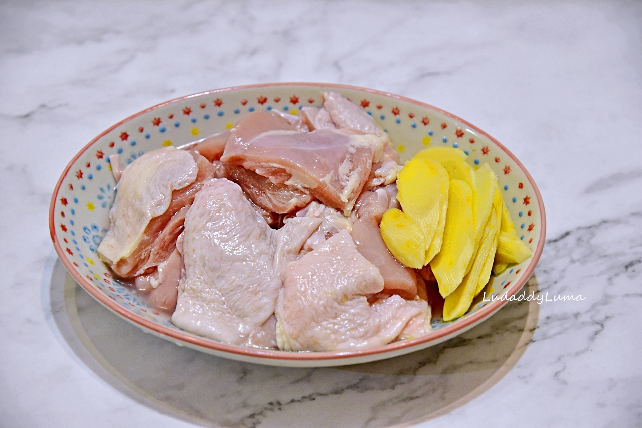 【食譜】麻油雞、麻油雞麵線，冬季暖身的鍋物雞肉料理