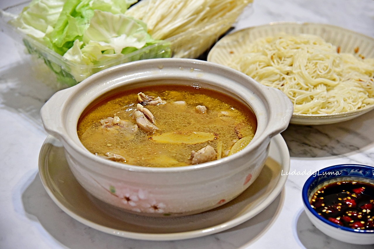 【食譜】麻油雞、麻油雞麵線，冬季暖身的鍋物雞肉料理