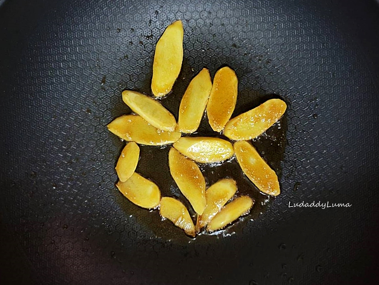 【食譜】麻油雞、麻油雞麵線，冬季暖身的鍋物雞肉料理