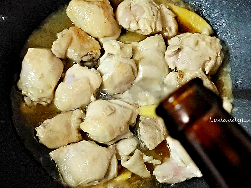 【食譜】麻油雞、麻油雞麵線，冬季暖身的鍋物雞肉料理