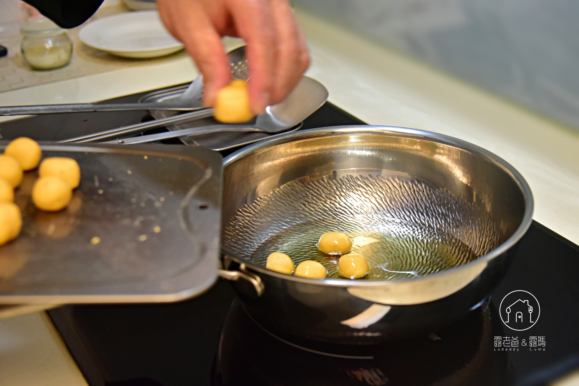 夜市炸地瓜球食譜|在家炸出外酥內空、不回軟的地瓜球 夜市炸地瓜球食譜|在家炸出外酥內空、不回軟的地瓜球