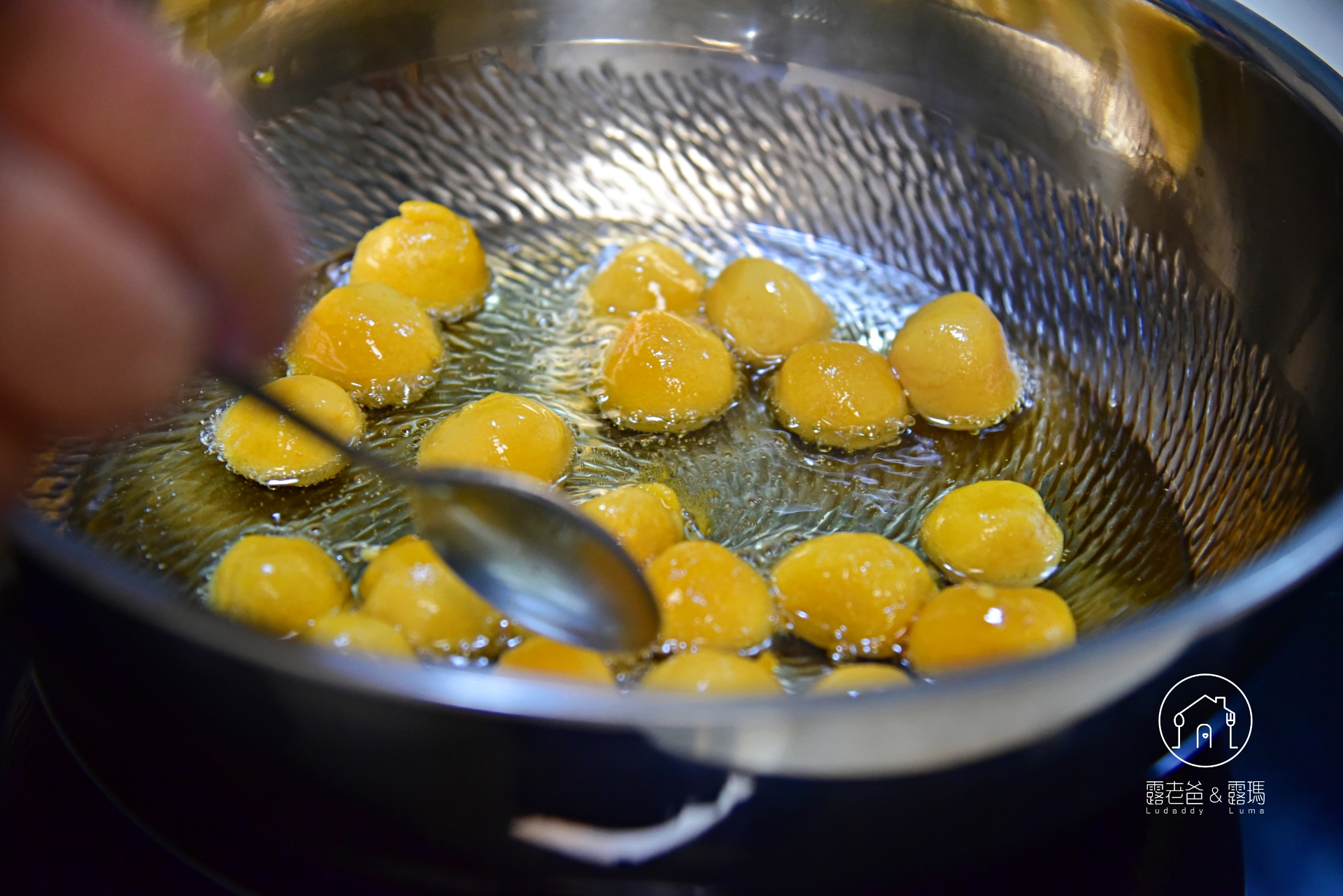 夜市炸地瓜球食譜|在家炸出外酥內空、不回軟的地瓜球 夜市炸地瓜球食譜|在家炸出外酥內空、不回軟的地瓜球