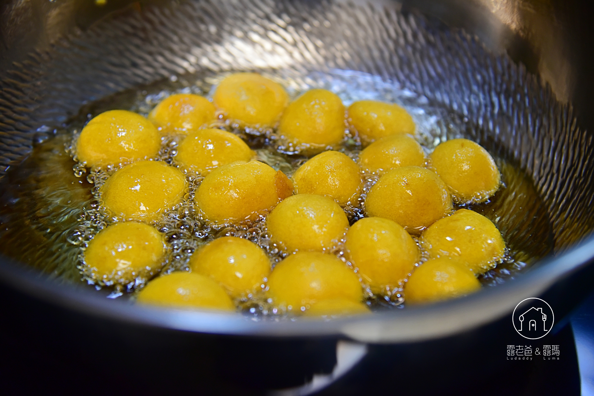 夜市炸地瓜球食譜｜在家炸出外酥內空、不回軟的地瓜球 @露老爸&amp;露瑪
