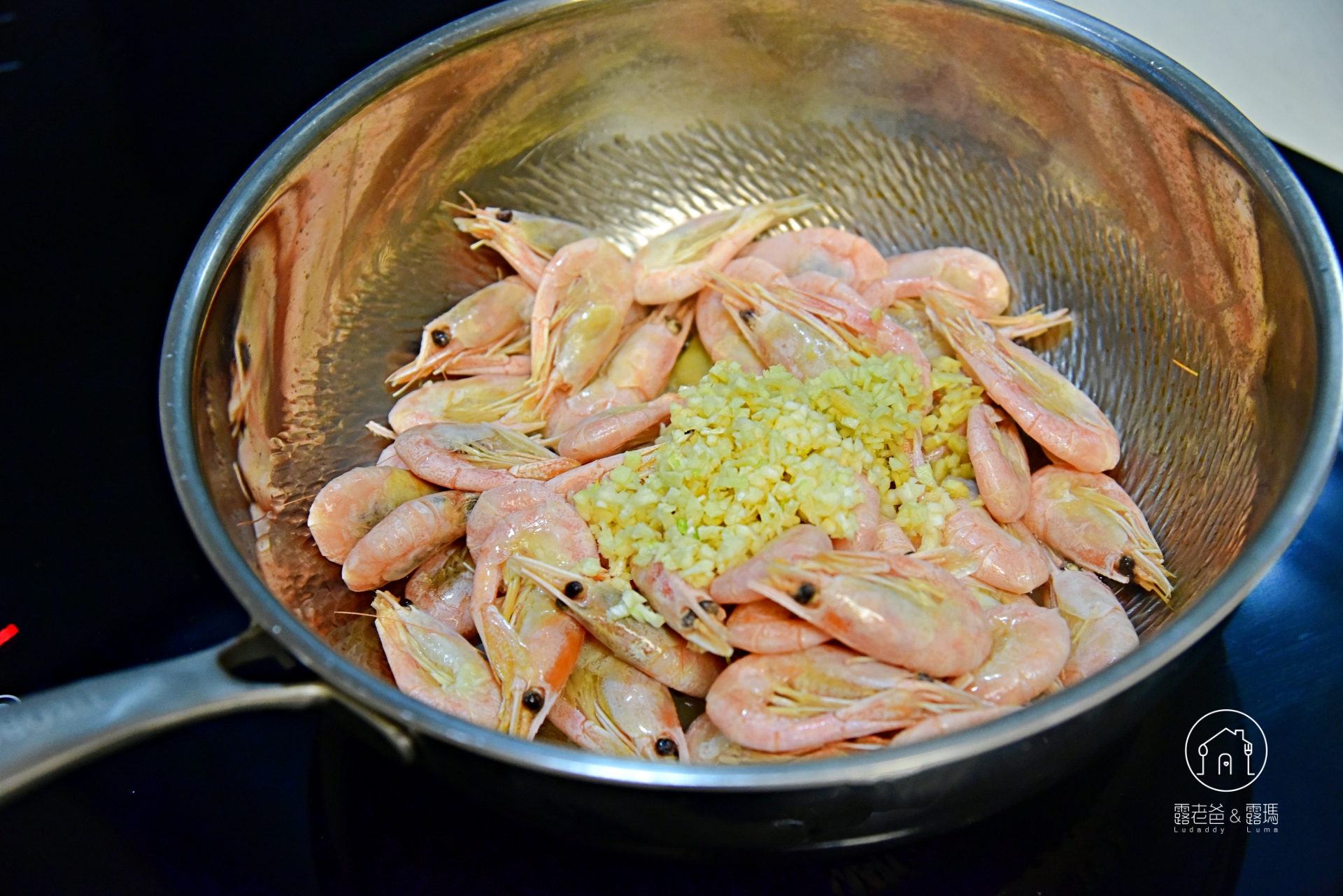 【食譜】蒜香北極甜蝦做法，冷凍直接下鍋，2 步驟鎖住極地鮮甜與蝦卵香氣