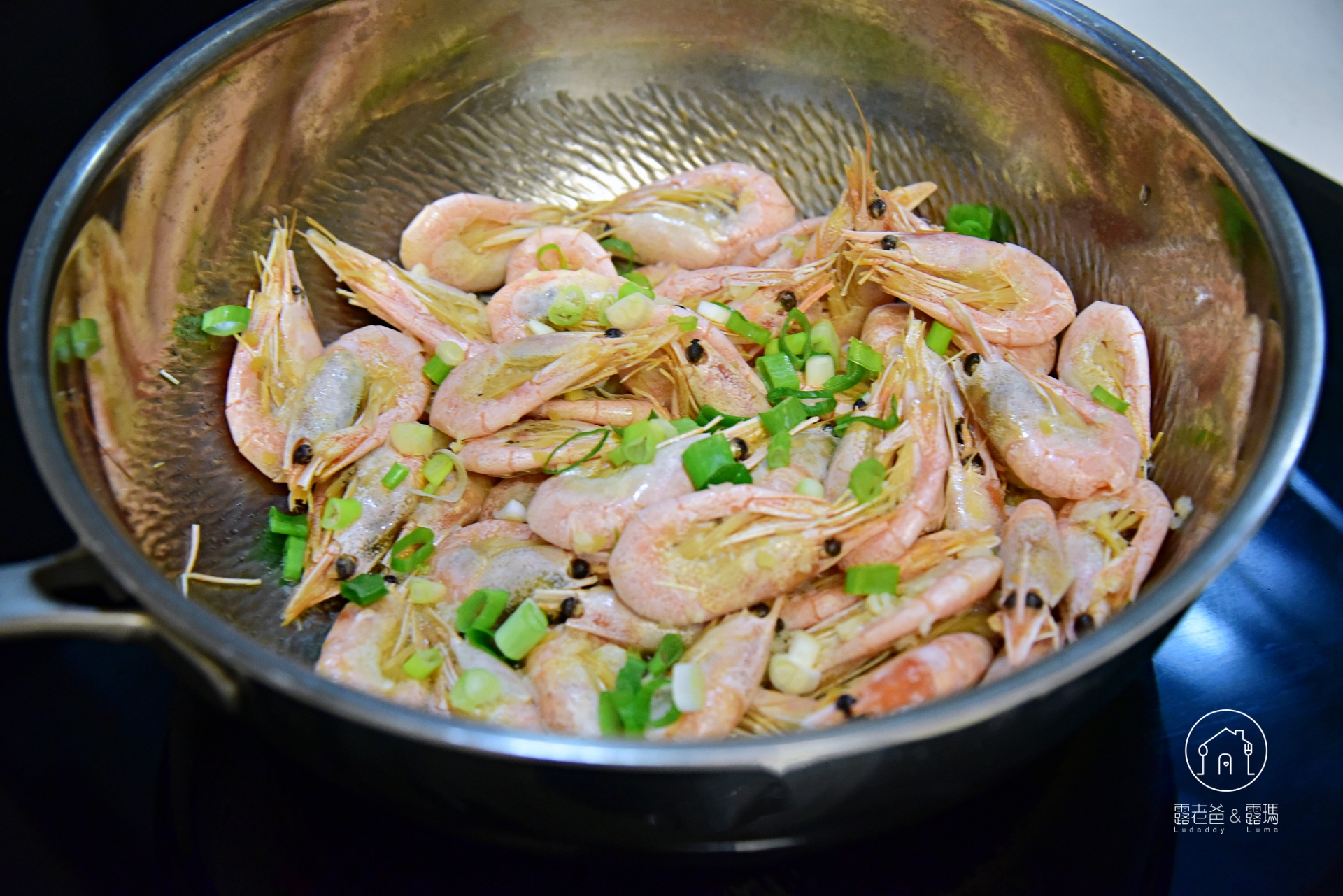 【食譜】蒜香北極甜蝦做法，冷凍直接下鍋，2 步驟鎖住極地鮮甜與蝦卵香氣