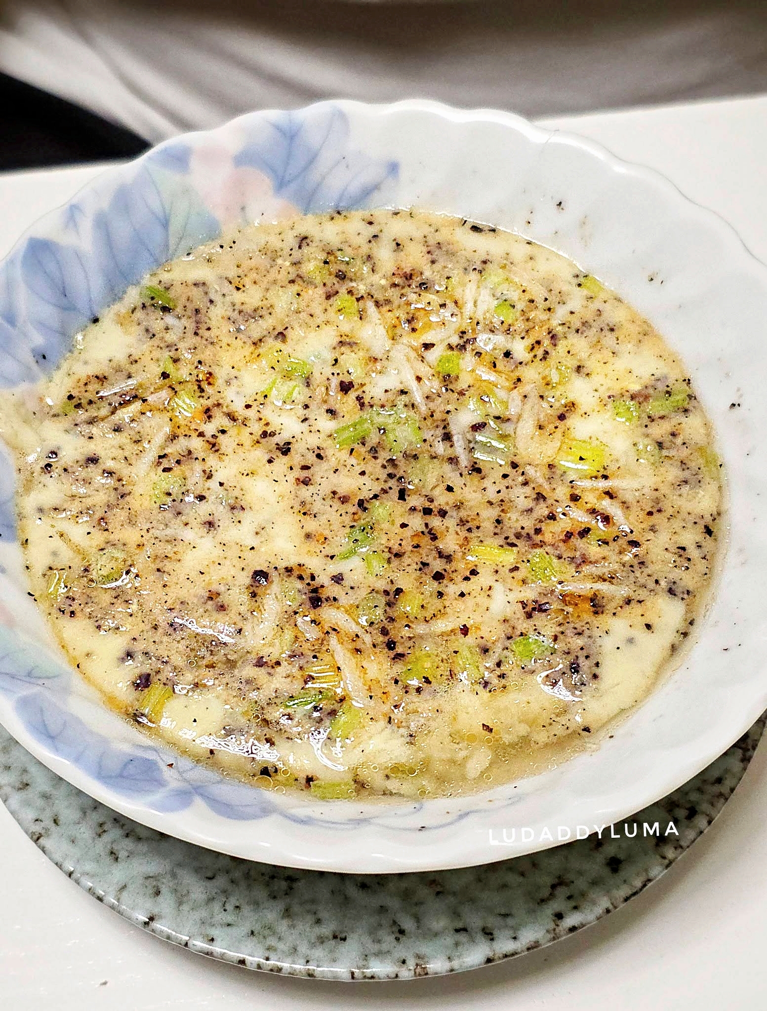 黑芝麻蒸蛋食譜｜早餐蒸蛋新吃法，滑嫩香醇補充蛋白質