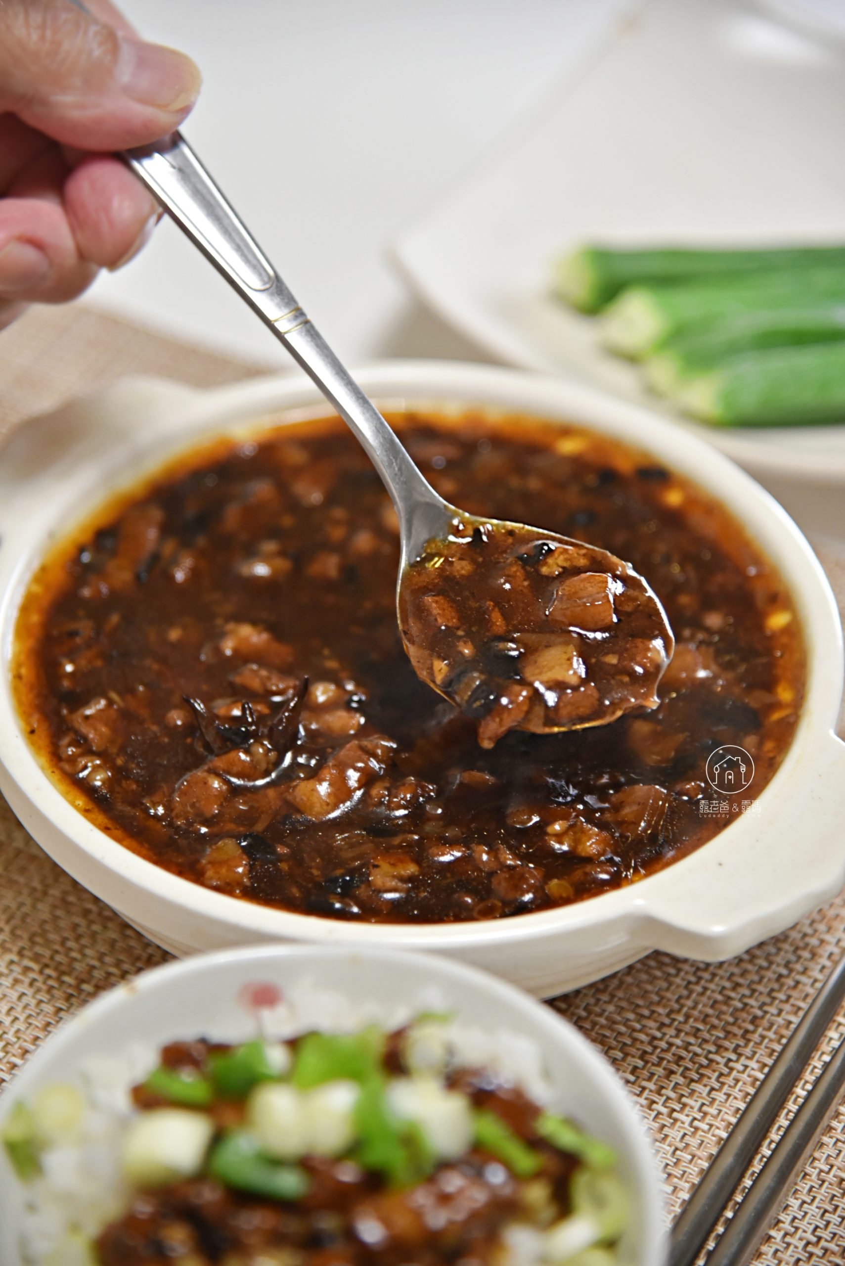 黑金滷肉飯食譜｜手切五花肉與陳年甘醇黑老菜脯的私房滷肉飯做法