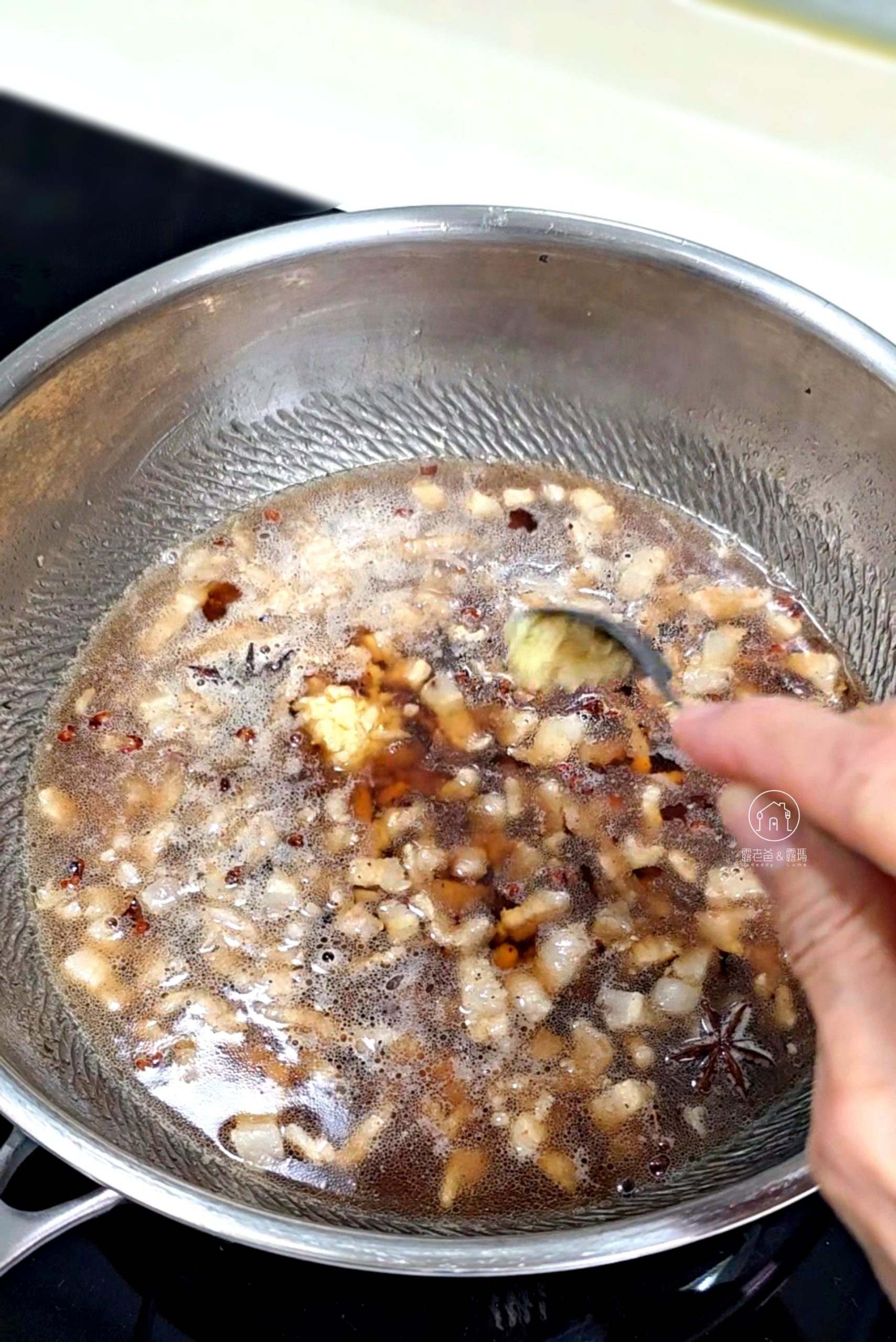 黑金滷肉飯食譜|手切五花肉與陳年甘醇黑老菜脯的私房滷肉飯做法 黑金滷肉飯食譜|手切五花肉與陳年甘醇黑老菜脯的私房滷肉飯做法