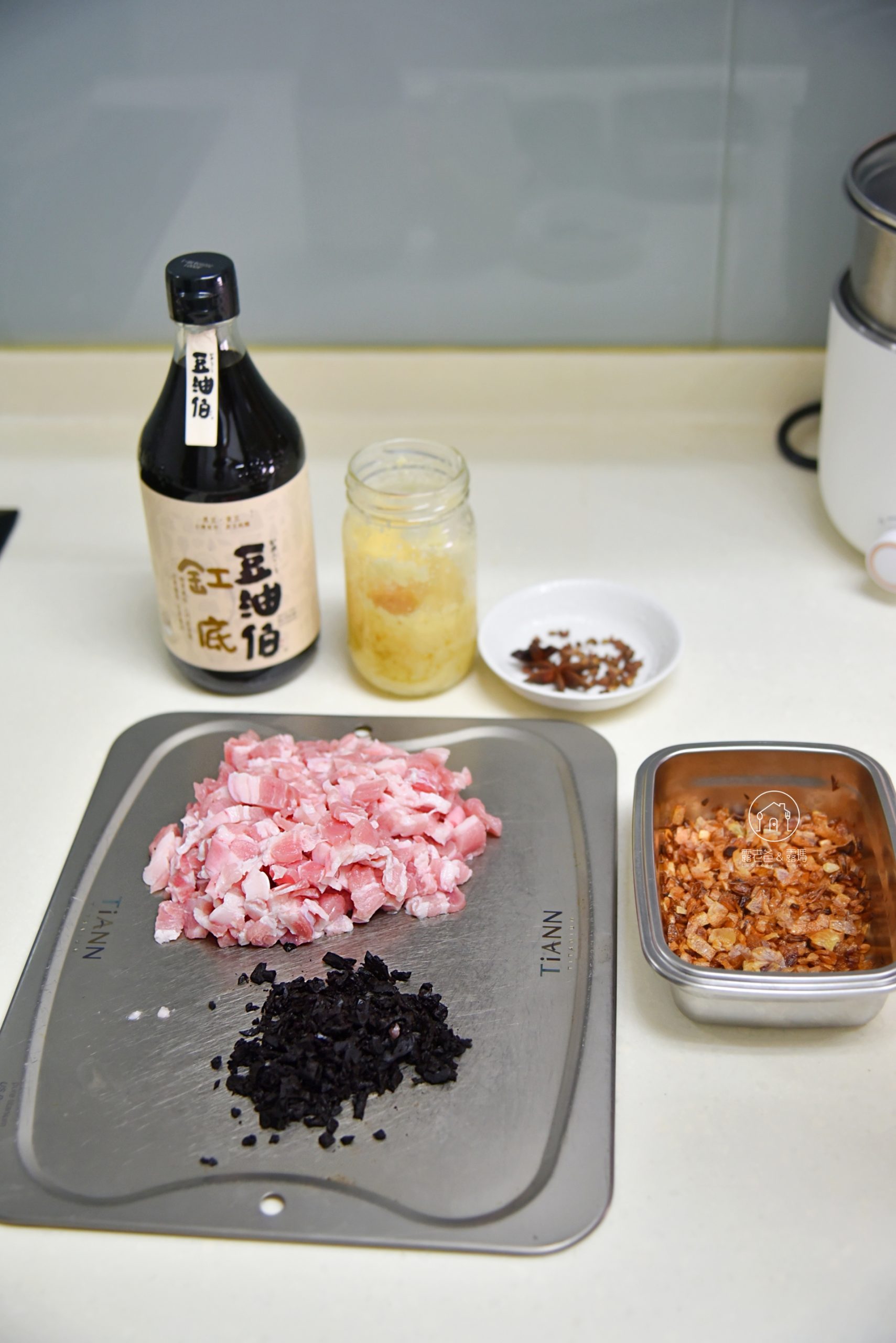 黑金滷肉飯食譜|手切五花肉與陳年甘醇黑老菜脯的私房滷肉飯做法 黑金滷肉飯食譜|手切五花肉與陳年甘醇黑老菜脯的私房滷肉飯做法