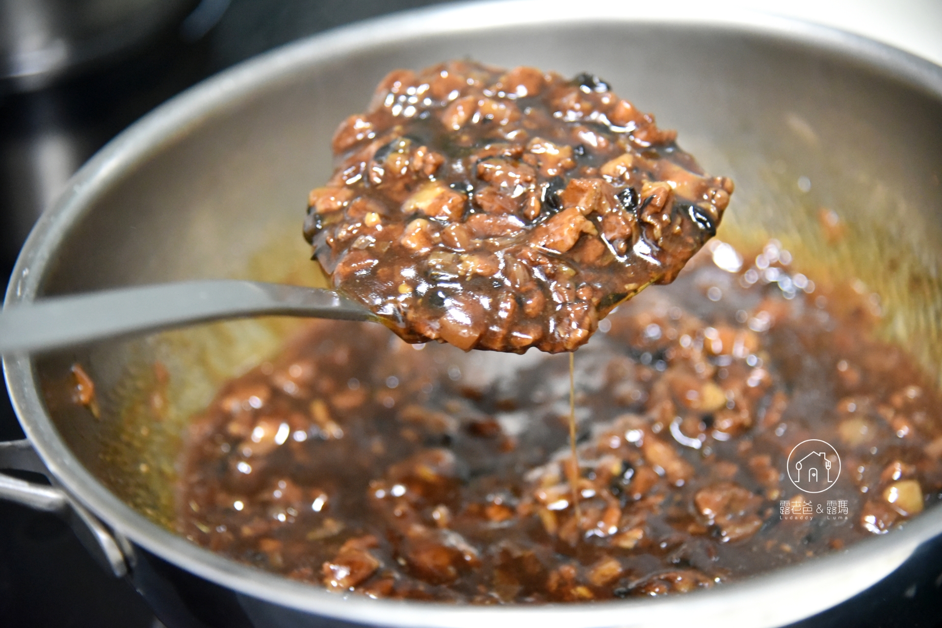 黑金滷肉飯食譜|手切五花肉與陳年甘醇黑老菜脯的私房滷肉飯做法 黑金滷肉飯食譜|手切五花肉與陳年甘醇黑老菜脯的私房滷肉飯做法
