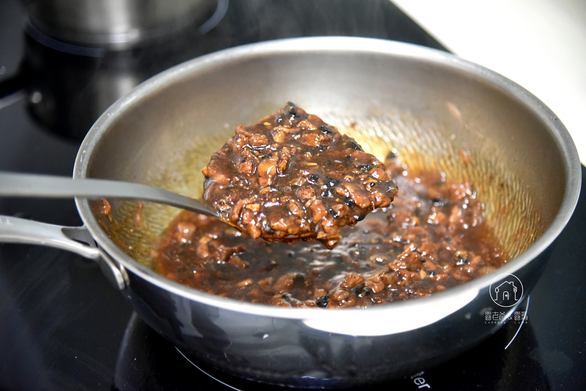 黑金滷肉飯食譜|手切五花肉與陳年甘醇黑老菜脯的私房滷肉飯做法 黑金滷肉飯食譜|手切五花肉與陳年甘醇黑老菜脯的私房滷肉飯做法