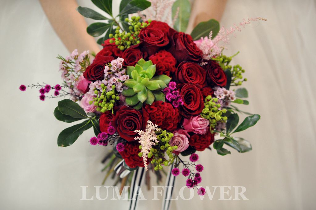 【婚禮花藝 Wedding Flowers】帶著古典華麗的絲絨感紅色系新娘捧花.胸花 @露老爸&amp;露瑪