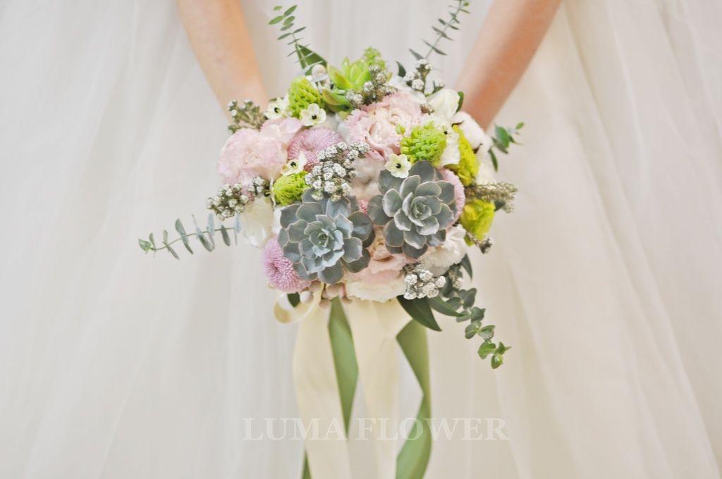 【婚禮花藝 Wedding Flowers】戶外婚禮的繽紛多元森林系新娘捧花.胸花 @露老爸&amp;露瑪