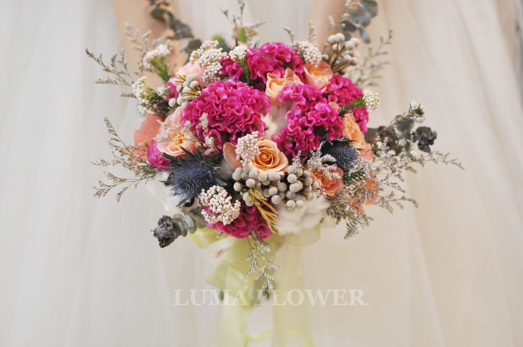 【婚禮花藝 Wedding Flowers】桃紅色系的乾燥花&#038;鮮花複合式新娘捧花.胸花 @露老爸&amp;露瑪