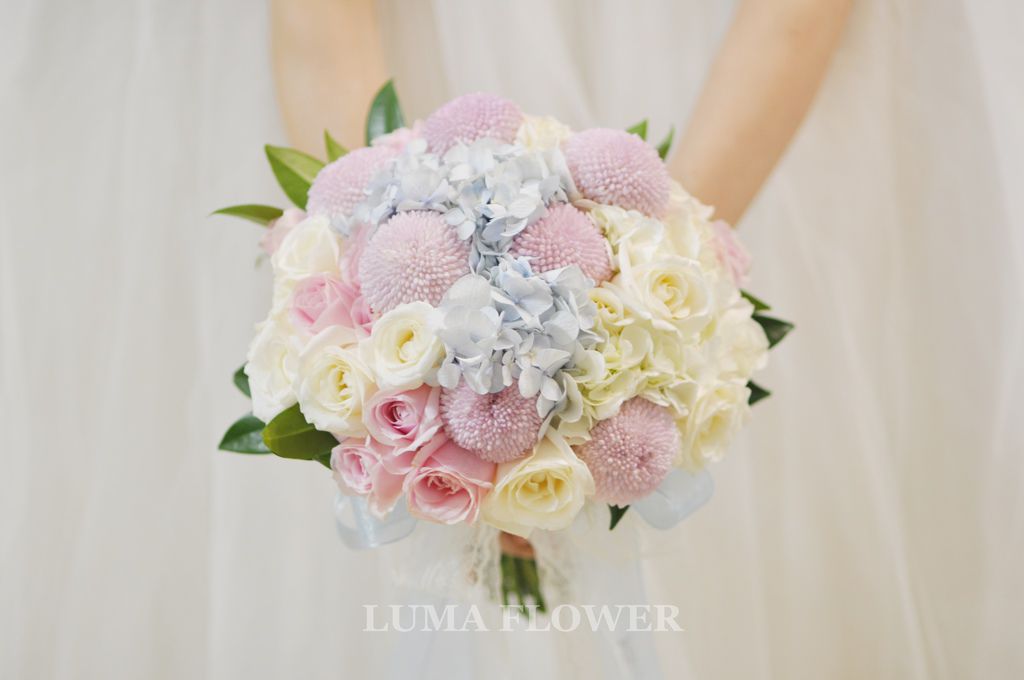 【婚禮花藝 Wedding Flowers】帶著純淨氣質的浪漫新娘捧花.胸花 @露老爸&amp;露瑪