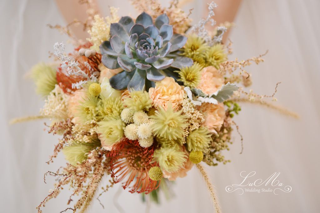 【婚禮花藝 Wedding Flowers】秋天復古‧ 退色感加上獨特個人風格的新娘捧花.胸花 @露老爸&amp;露瑪