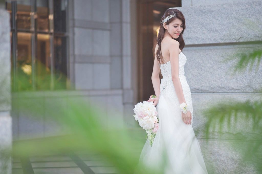 【婚禮花藝 Wedding Flowers】有著高貴氣質優雅脫俗的瀑布型牡丹花新娘捧花.胸花 @露老爸&amp;露瑪